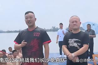 申花球迷高喊：枪毙陈戌源，李铁：还好没说我……